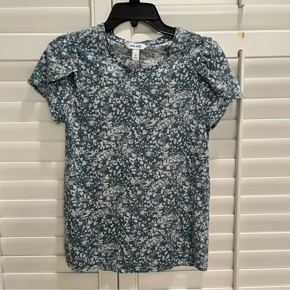 Nine West Teal and White Patterned Tulip Sleeves Top Women’s Size Small